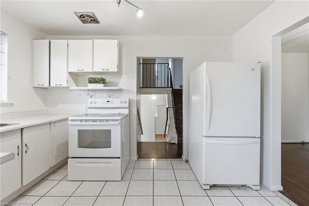 2469 Padstow Crescent Property Photo 7