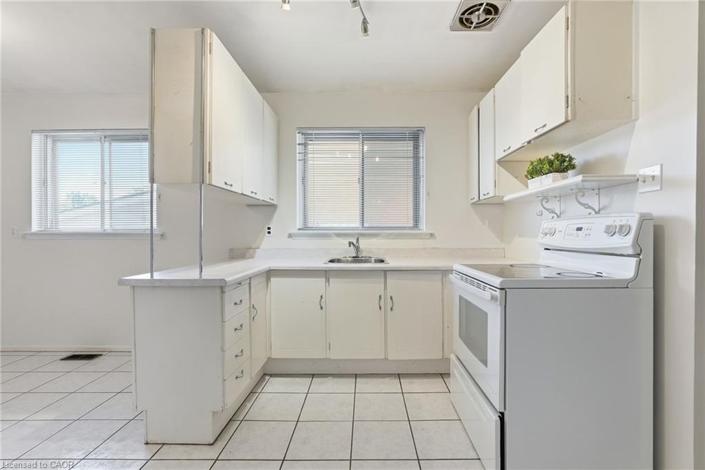 2469 Padstow Crescent Property Photo 9