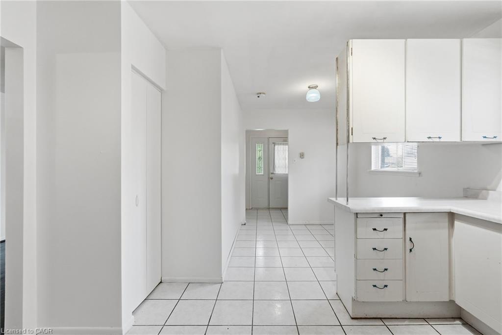 2469 Padstow Crescent Property Photo 10
