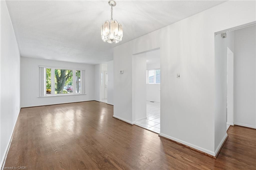 2469 Padstow Crescent Property Photo 12