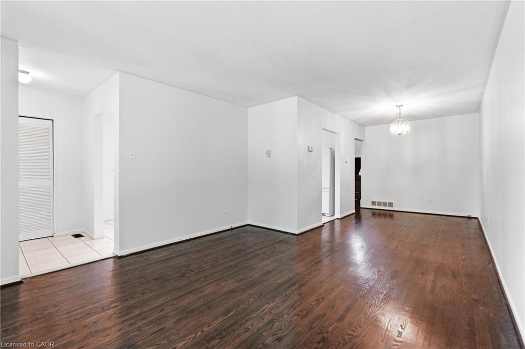 2469 Padstow Crescent Property Photo 15