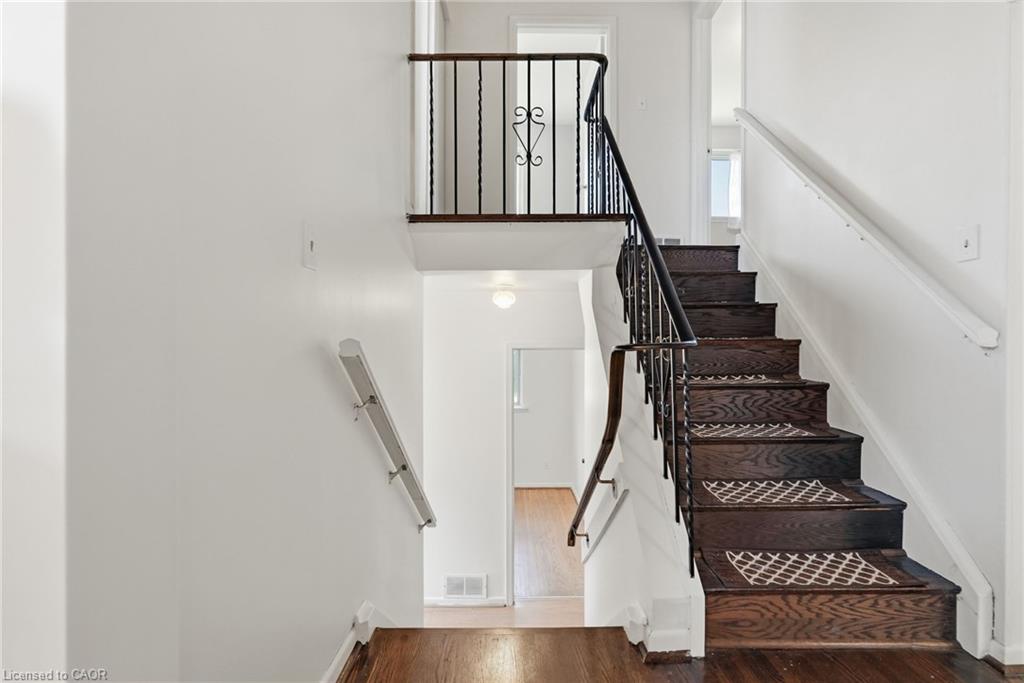 2469 Padstow Crescent Property Photo 16