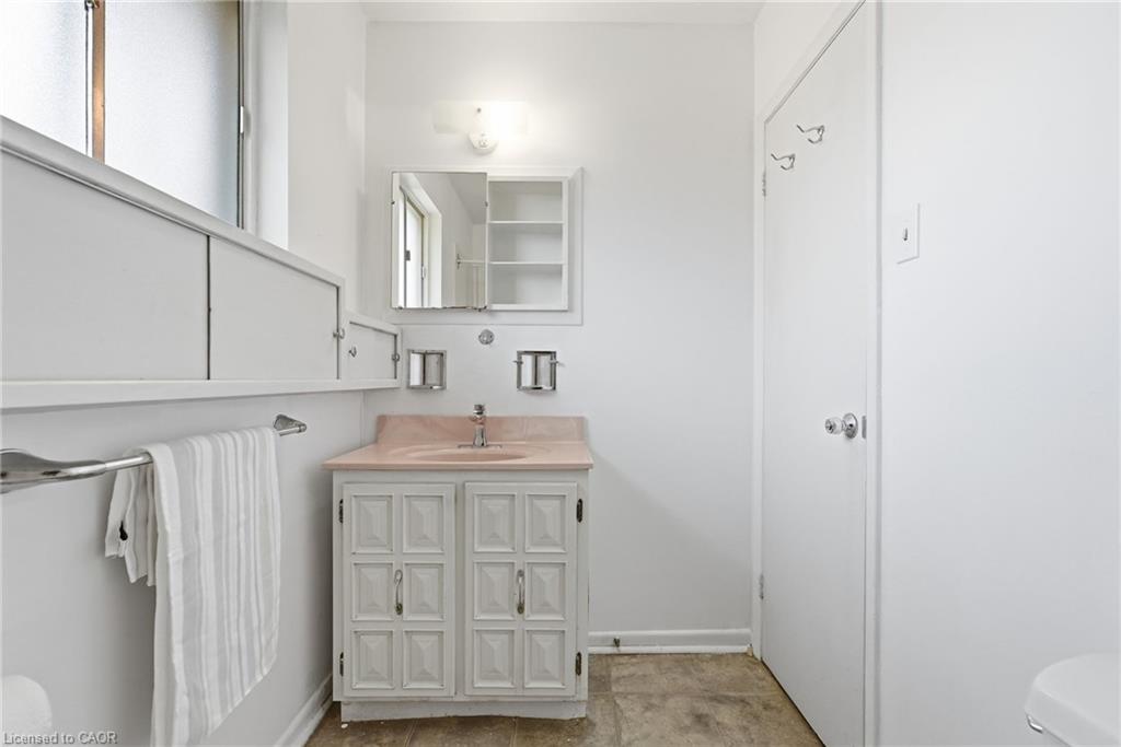 2469 Padstow Crescent Property Photo 22