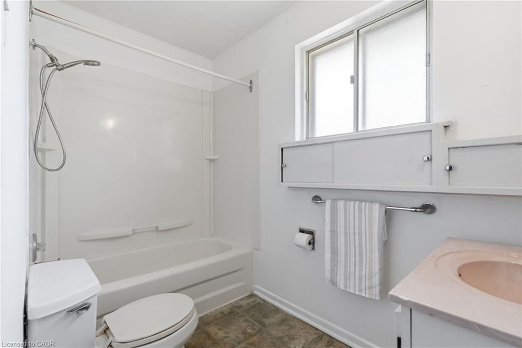 2469 Padstow Crescent Property Photo 24