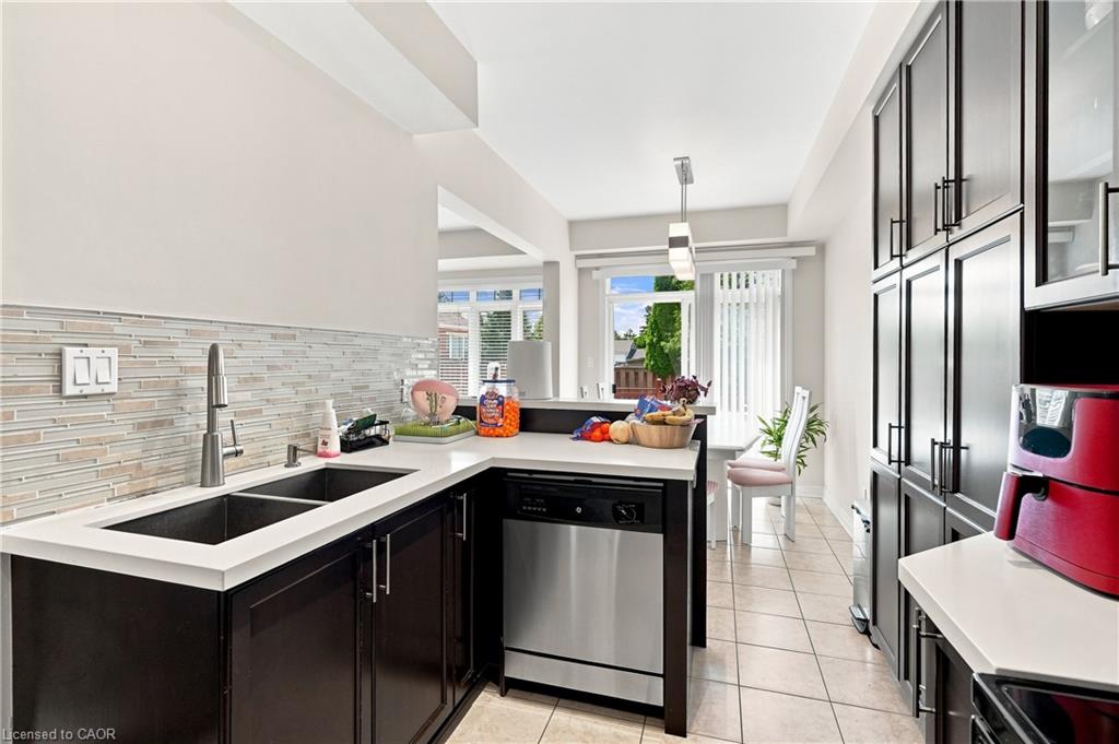 1050 Ryckman Common Property Photo 10