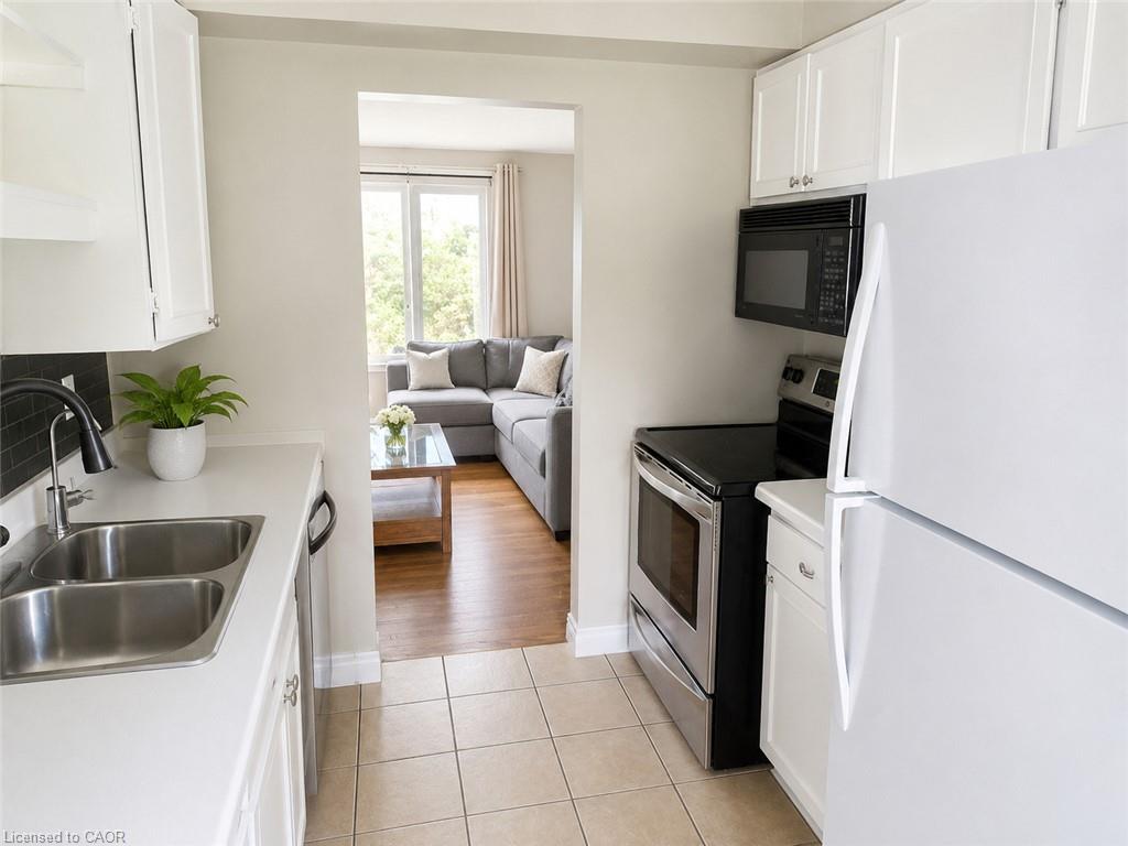 636 Elgin Street N Property Photo 3