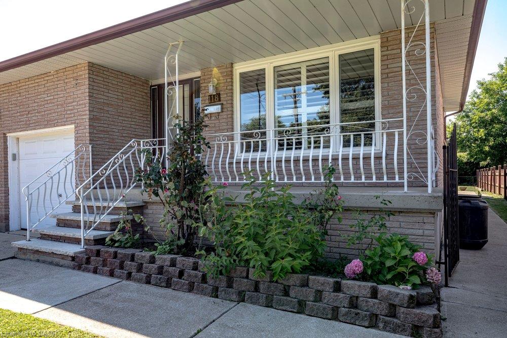 118 Pottruff Road S Property Photo 3