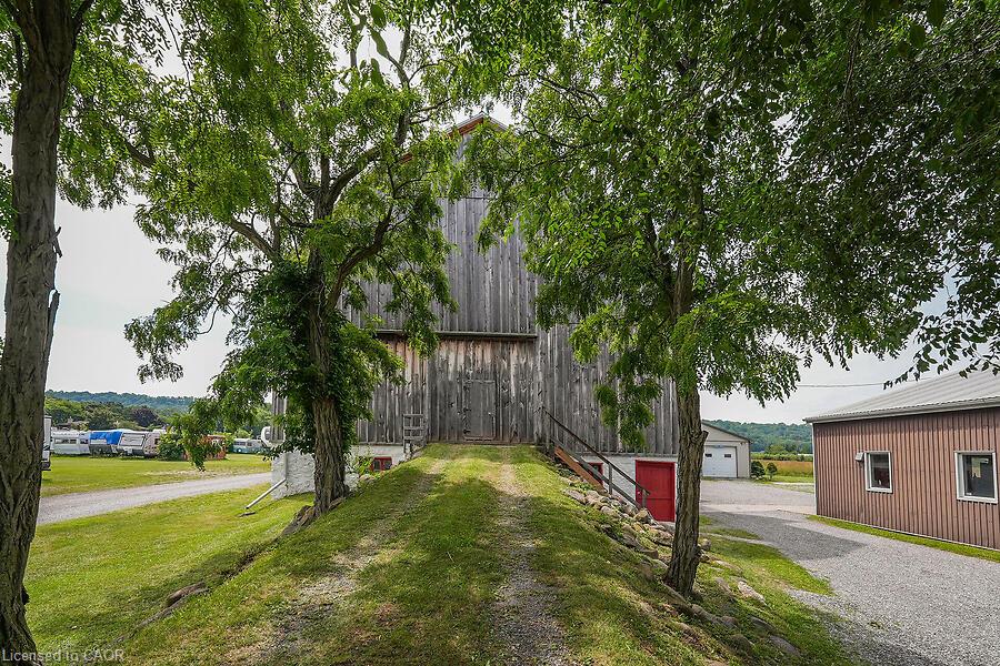 591 Main Street W Property Photo 10
