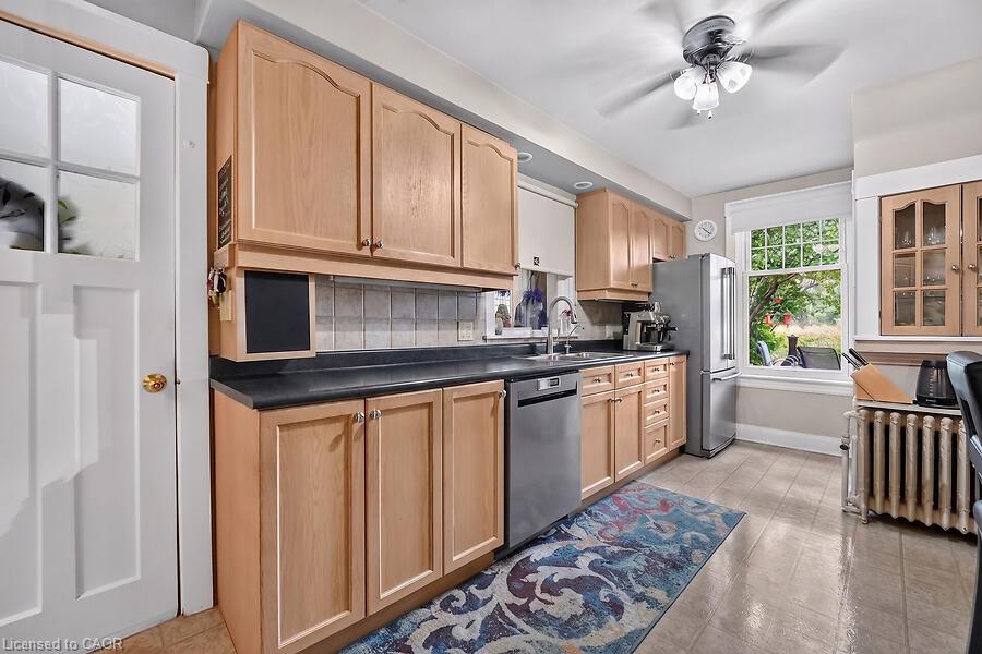 591 Main Street W Property Photo 25