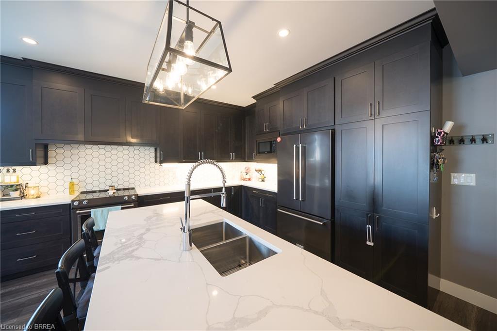 166 King Street Property Photo 11