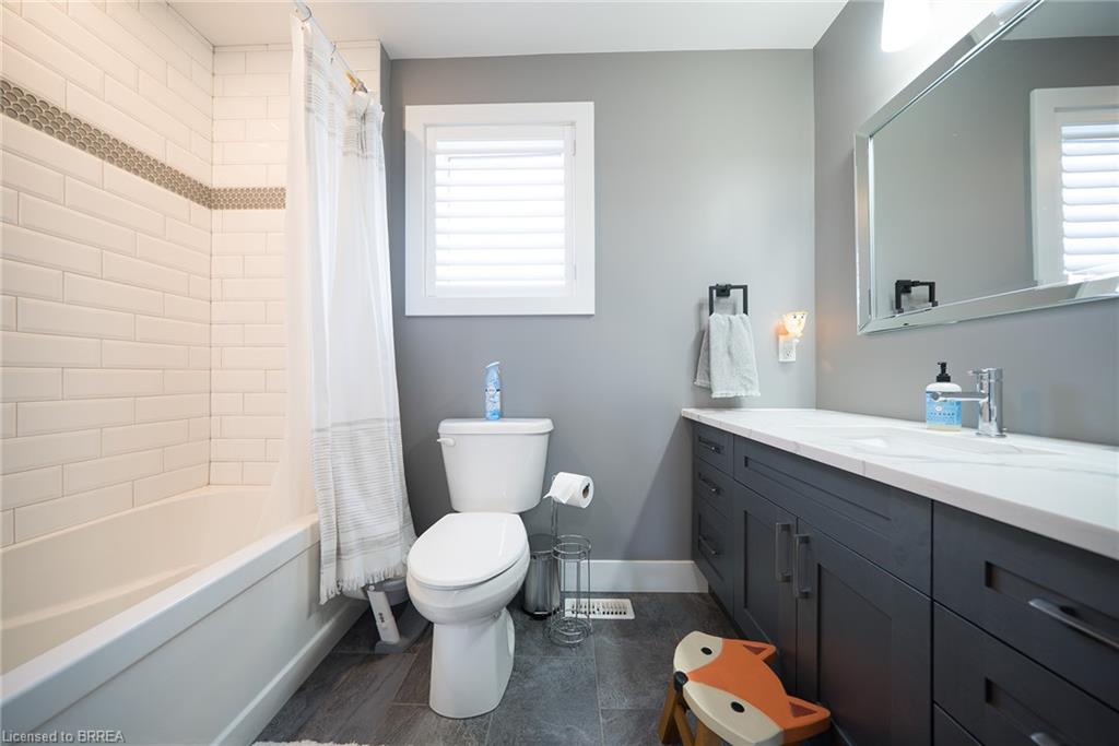 166 King Street Property Photo 26