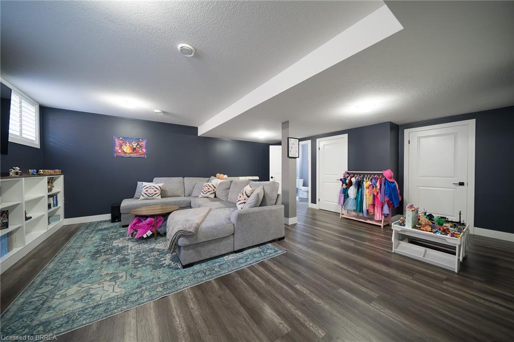 166 King Street Property Photo 28