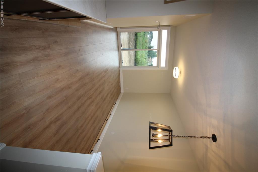8-1395 Bleams Road Property Photo 2