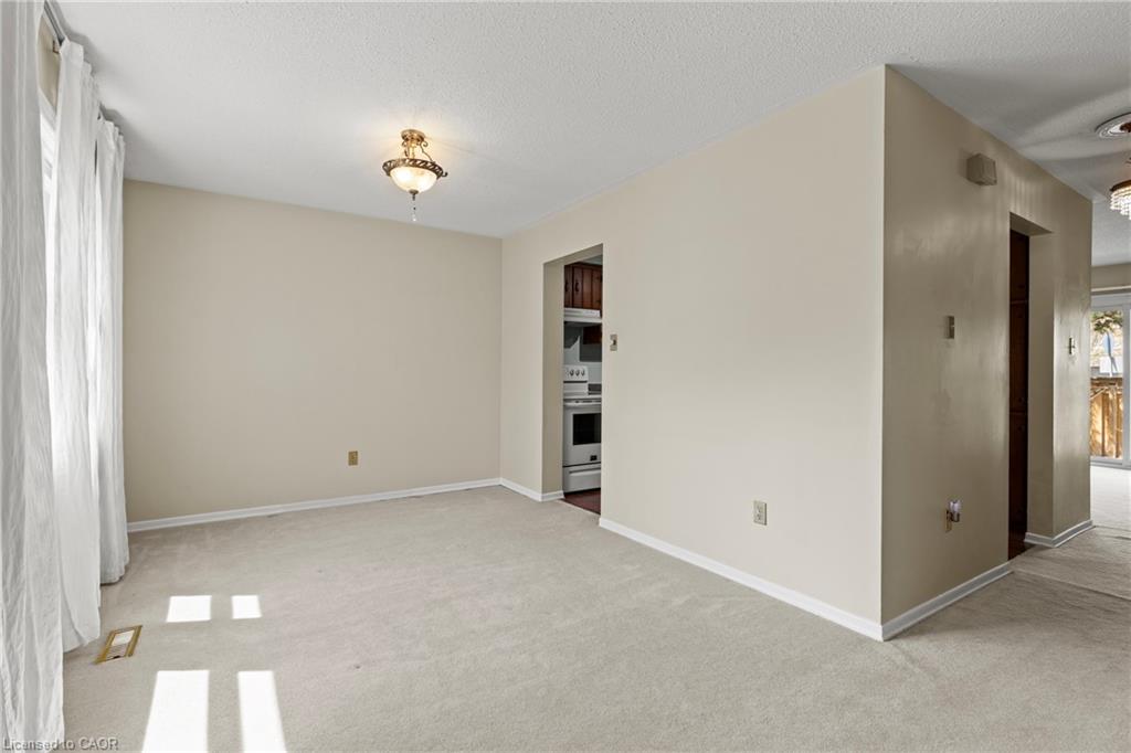 11-2825 Gananoque Drive Property Photo 4