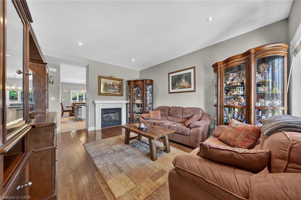 17 Grantham Avenue S Property Photo 8