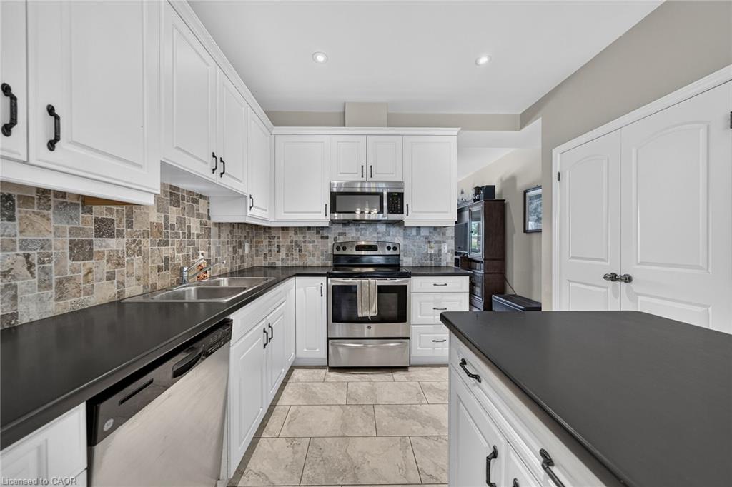 17 Grantham Avenue S Property Photo 15