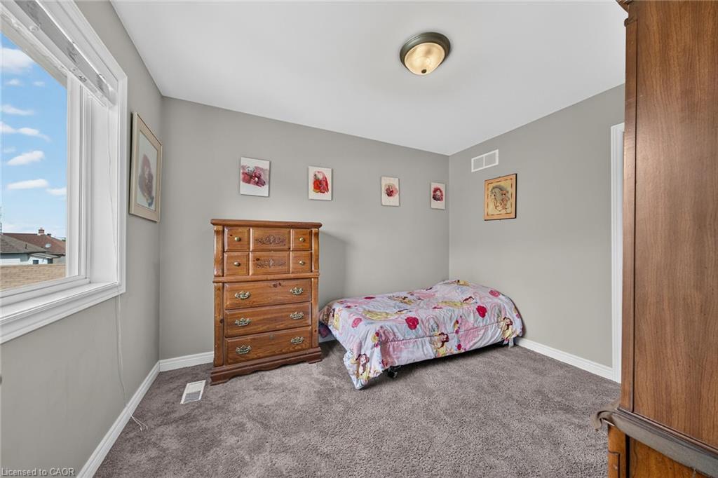 17 Grantham Avenue S Property Photo 33