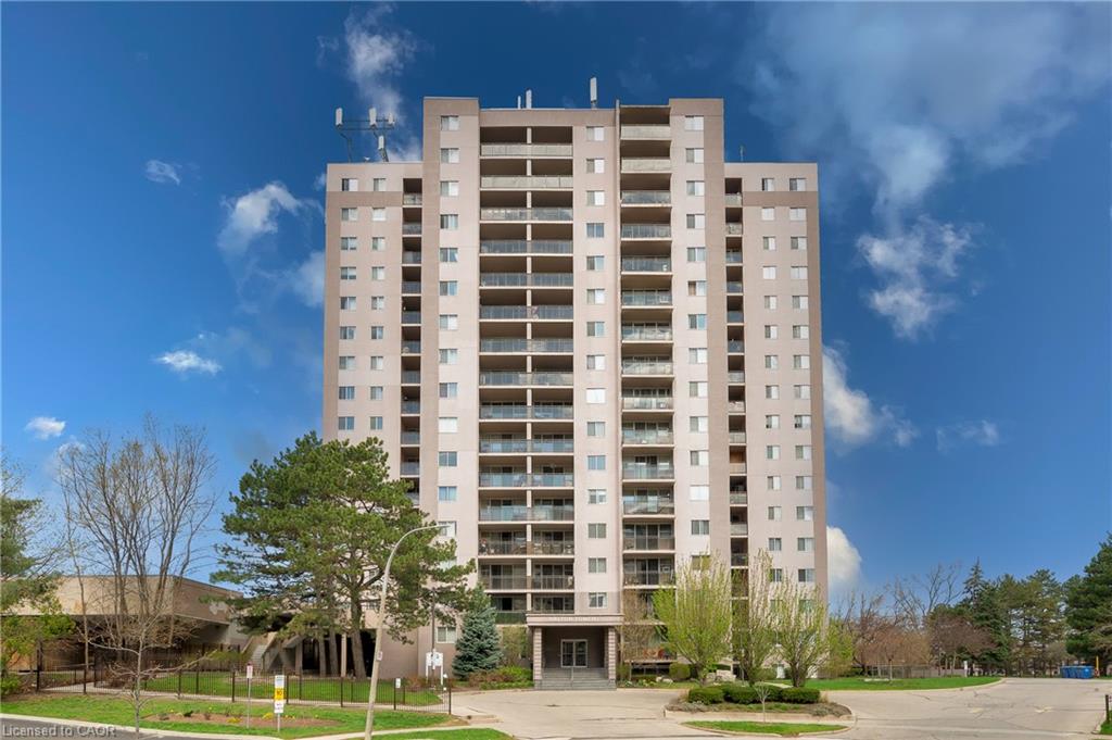310-975 Warwick Court