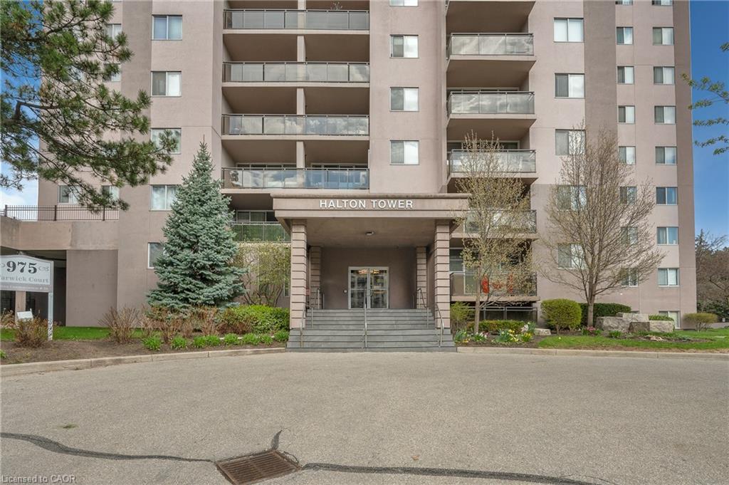 310-975 Warwick Court Property Photo 3