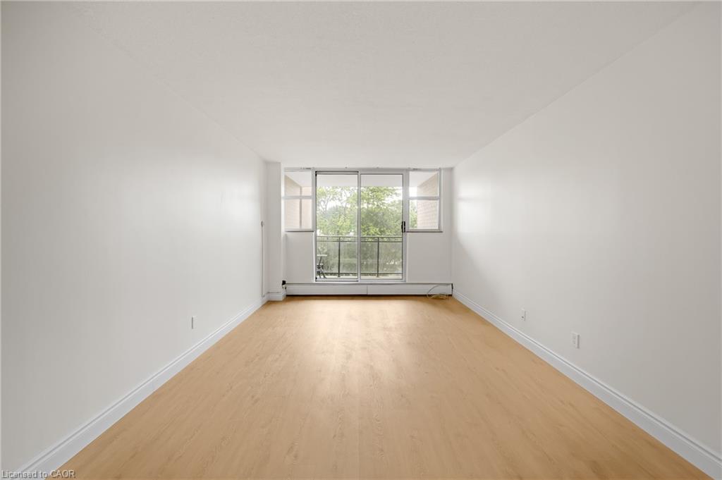 310-975 Warwick Court Property Photo 10