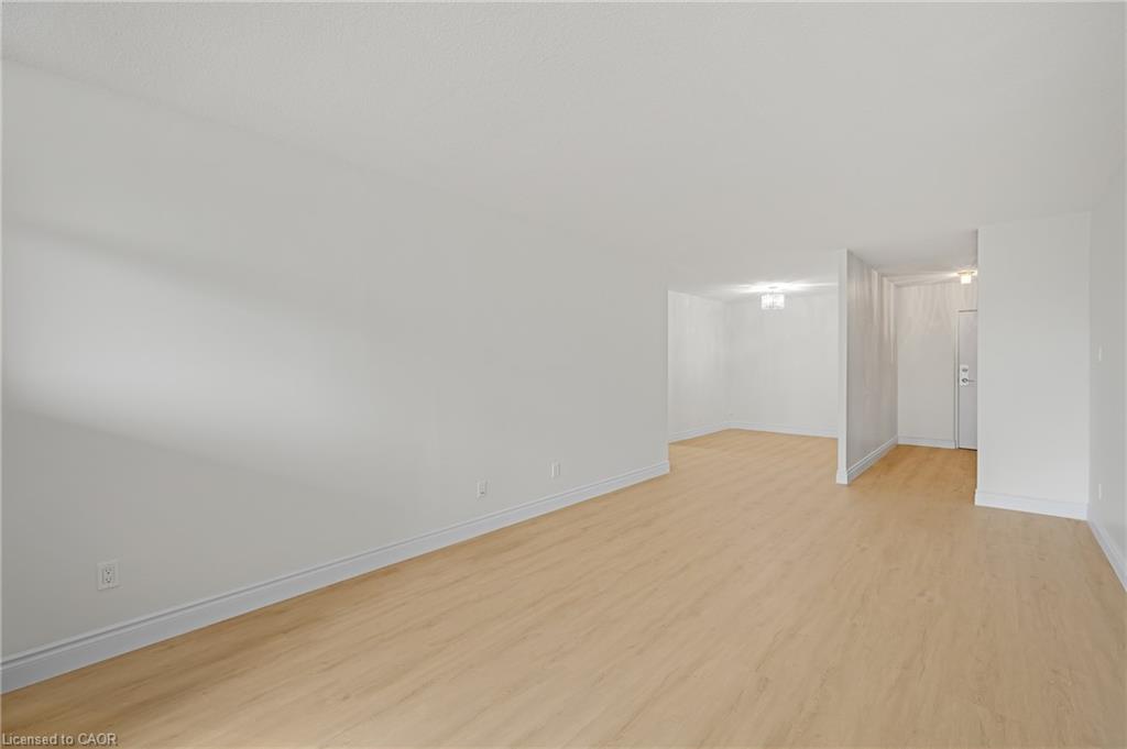 310-975 Warwick Court Property Photo 11