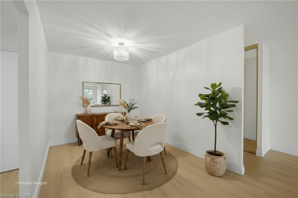 310-975 Warwick Court Property Photo 12