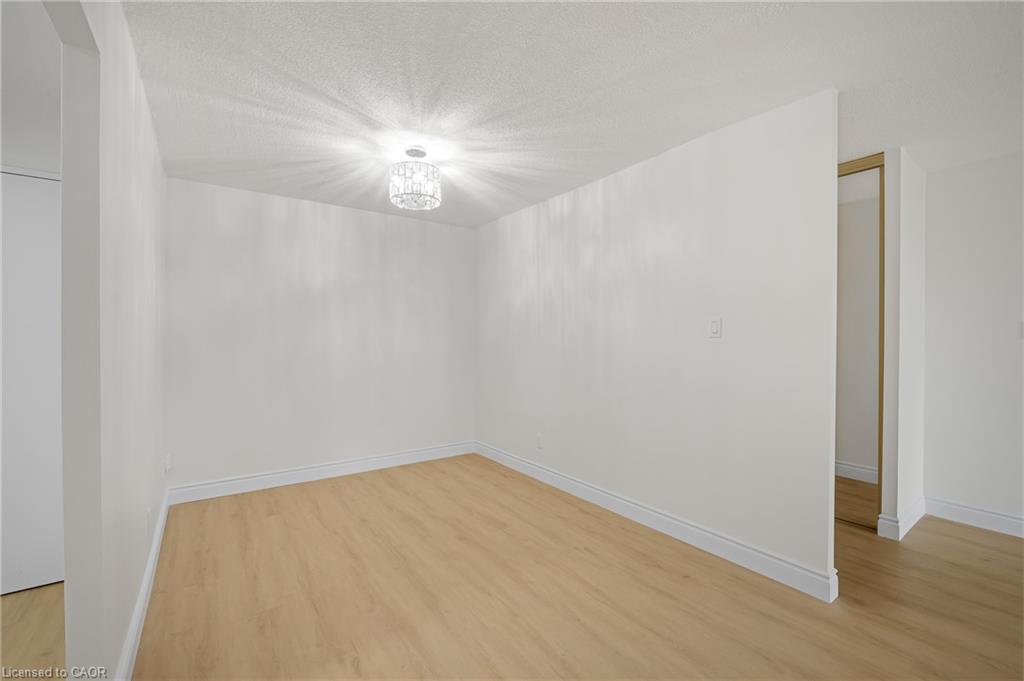 310-975 Warwick Court Property Photo 13