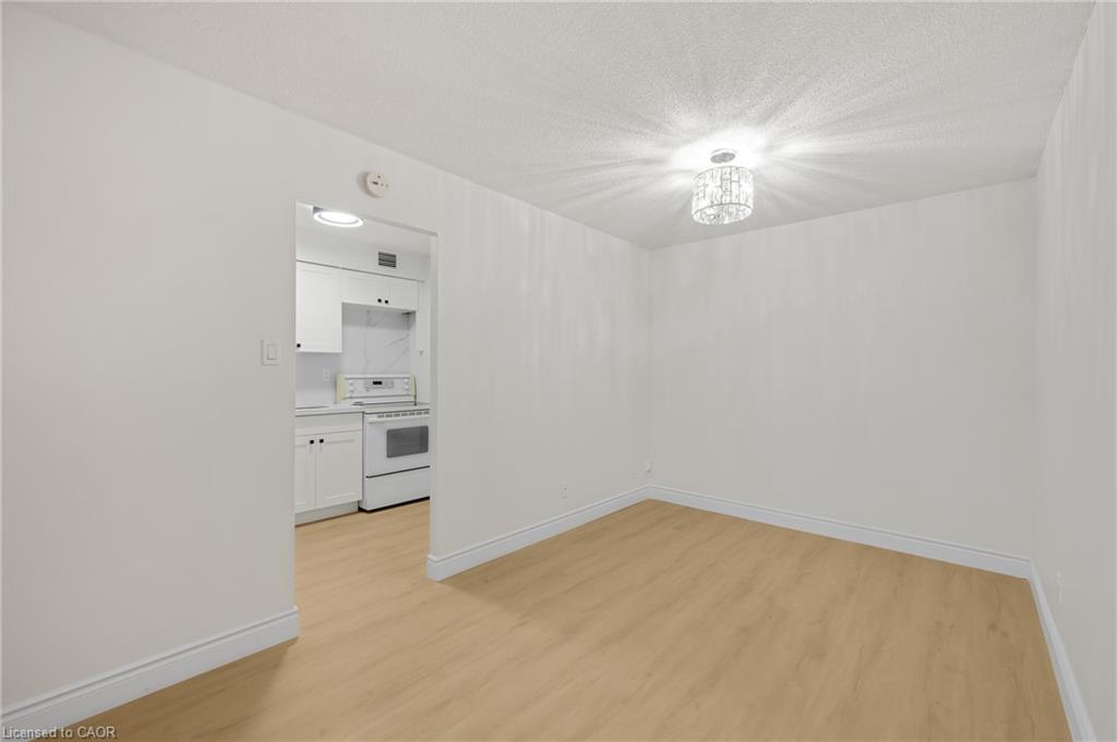 310-975 Warwick Court Property Photo 14