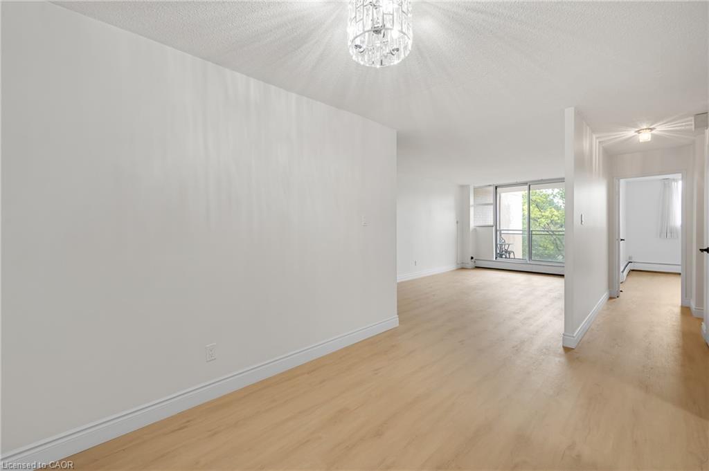 310-975 Warwick Court Property Photo 15
