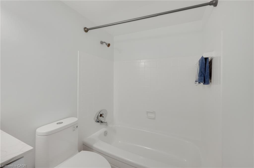 310-975 Warwick Court Property Photo 22