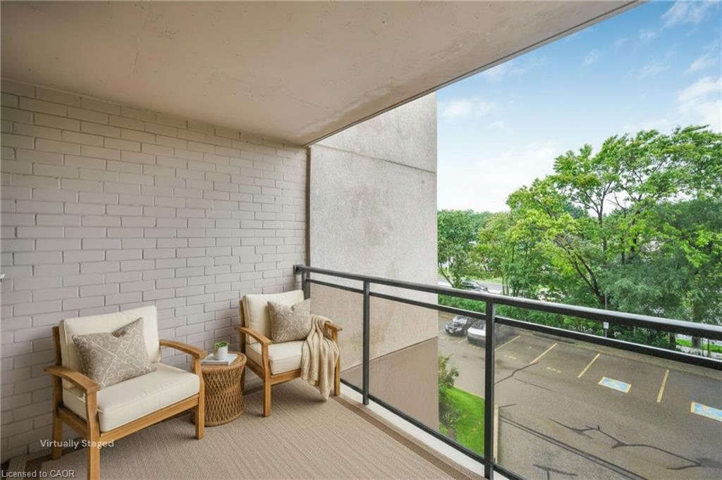 310-975 Warwick Court Property Photo 23