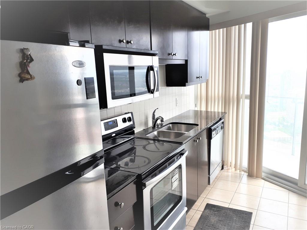3906-50 Absolute Avenue Property Photo 9