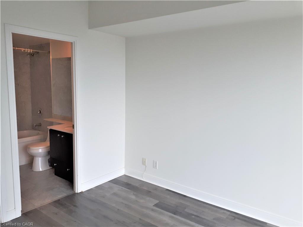 3906-50 Absolute Avenue Property Photo 15