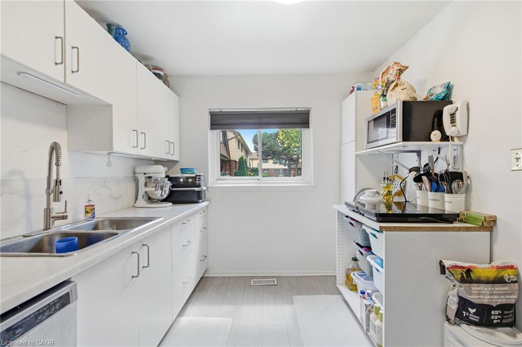 94-20 Glenvale Drive Property Photo 13