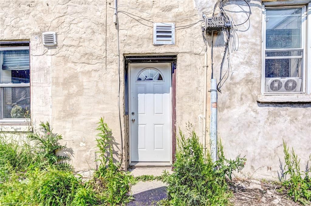 15 Ainslie Street N Property Photo 5