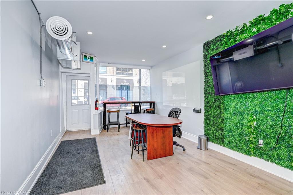 15 Ainslie Street N Property Photo 23