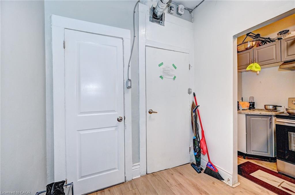 15 Ainslie Street N Property Photo 28