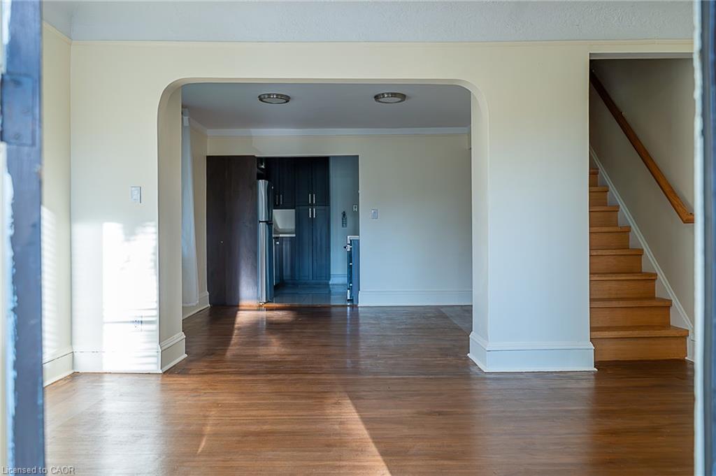 41 Paradise Road S Property Photo 3