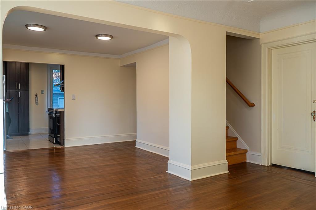 41 Paradise Road S Property Photo 4