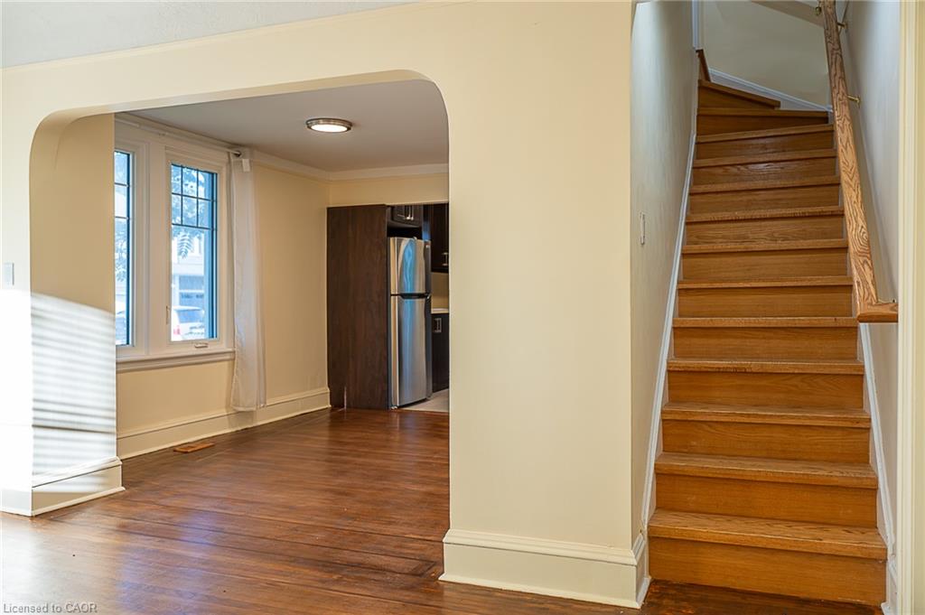 41 Paradise Road S Property Photo 5