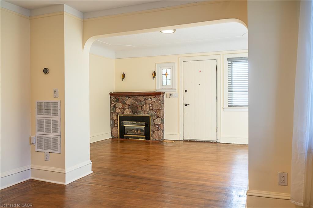 41 Paradise Road S Property Photo 6