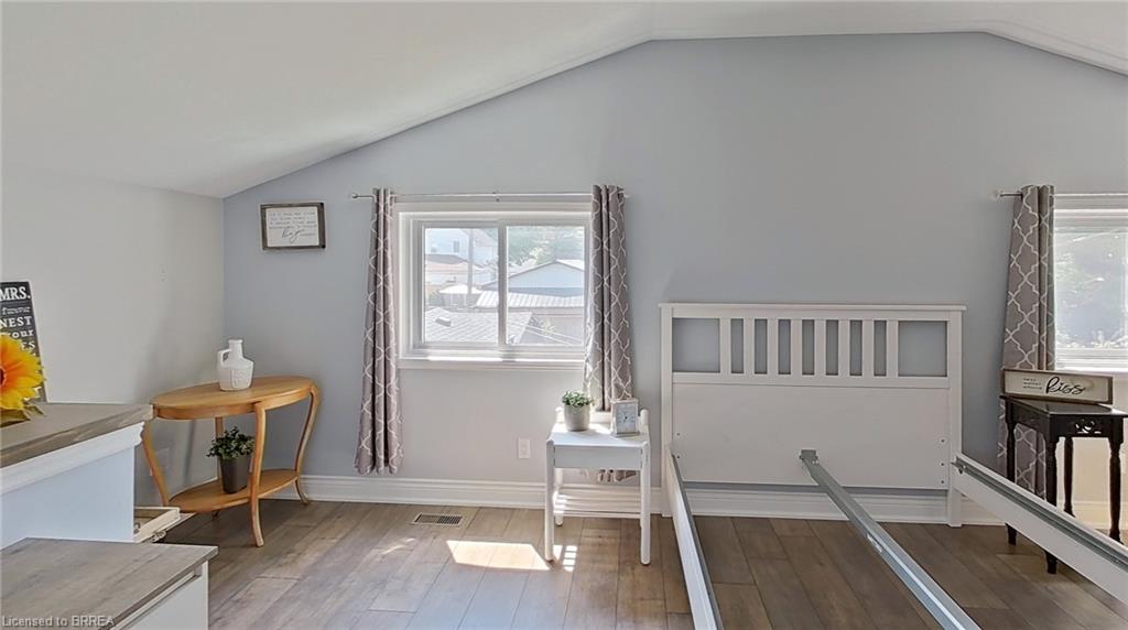 4 Wellington Street Property Photo 29
