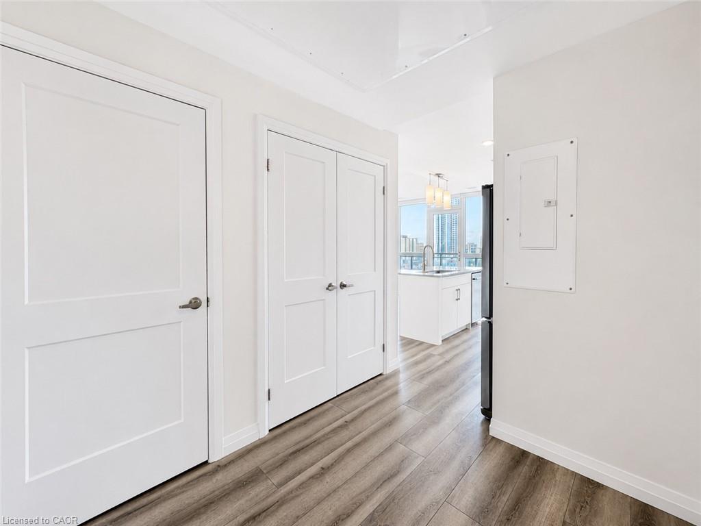 1602-60 Charles Street W Property Photo 9