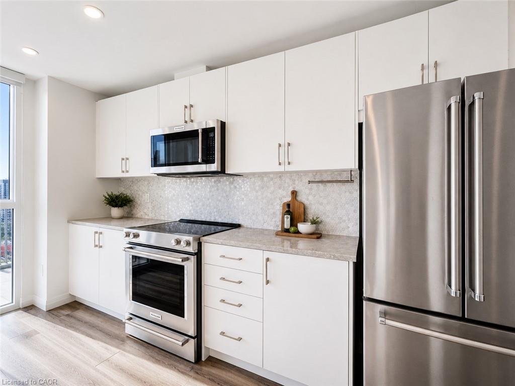 1602-60 Charles Street W Property Photo 15