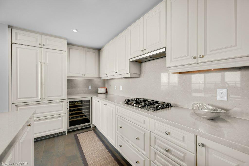 B814-3500 Lakeshore Road W Property Photo 9