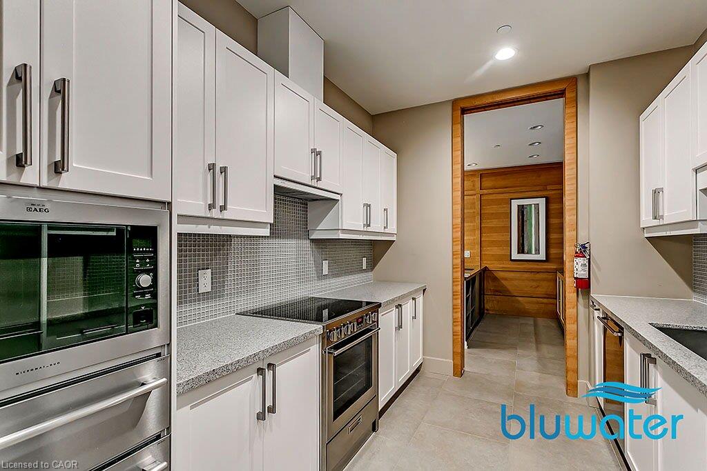 B814-3500 Lakeshore Road W Property Photo 34