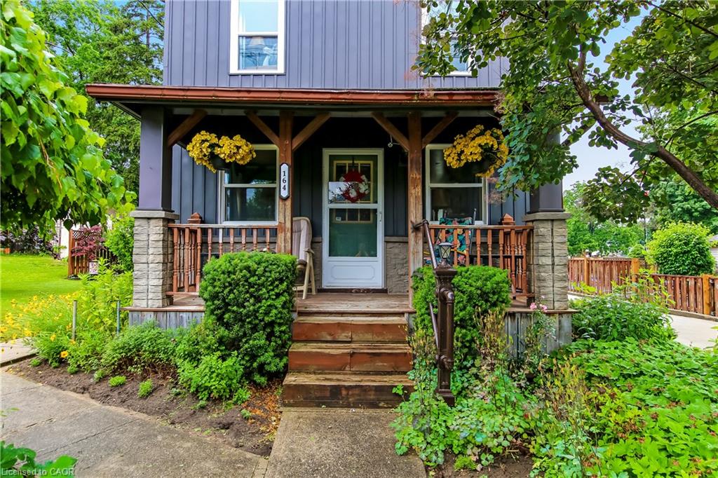 164 Head Street N Property Photo 3