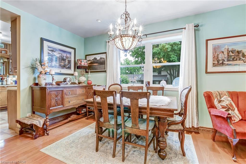 164 Head Street N Property Photo 7