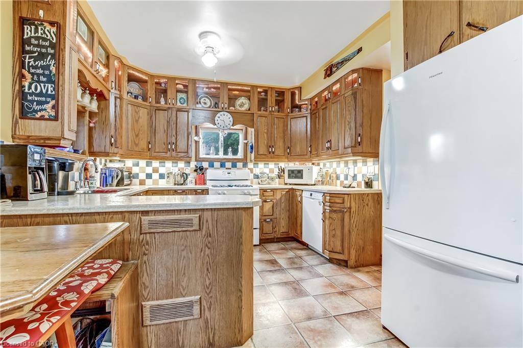 164 Head Street N Property Photo 11