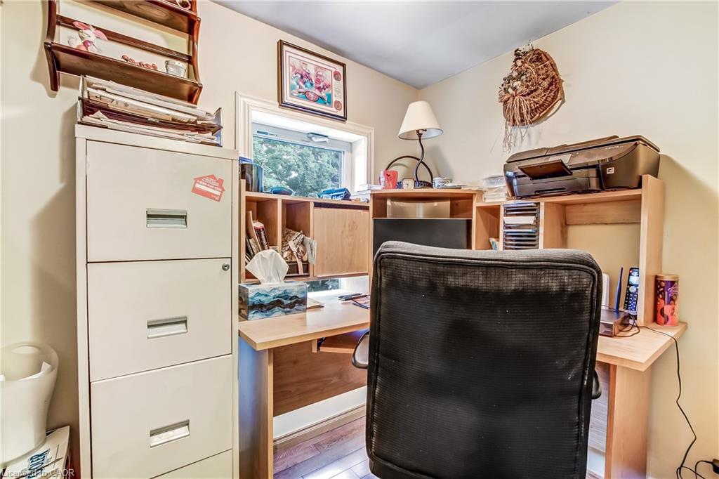 164 Head Street N Property Photo 13